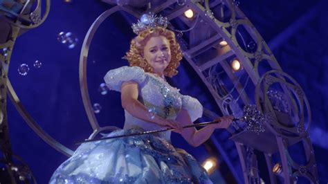 Glinda the noble witch gif
